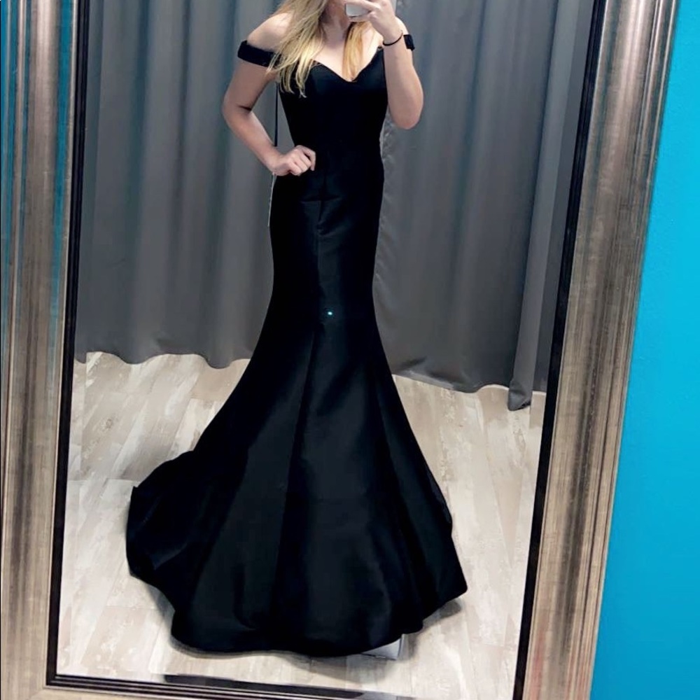 2020 Jovani Formal Gown - Size 6 - Picture 4 of 4